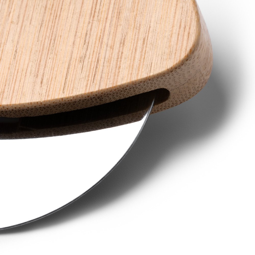 3_0742-rolly-tagliapizza-in-bamboo.jpg
