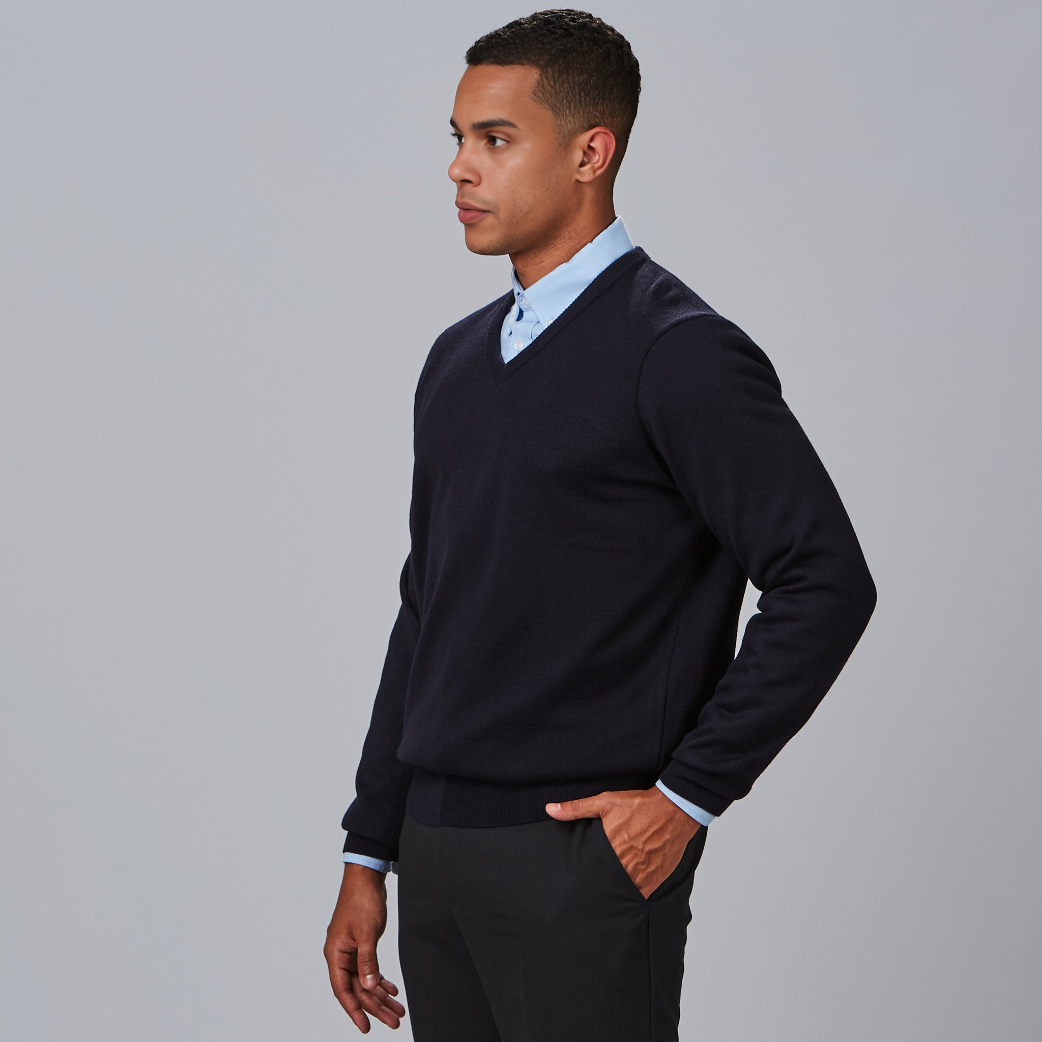 maglioncino-scollo-a-v-uomo-4.jpg