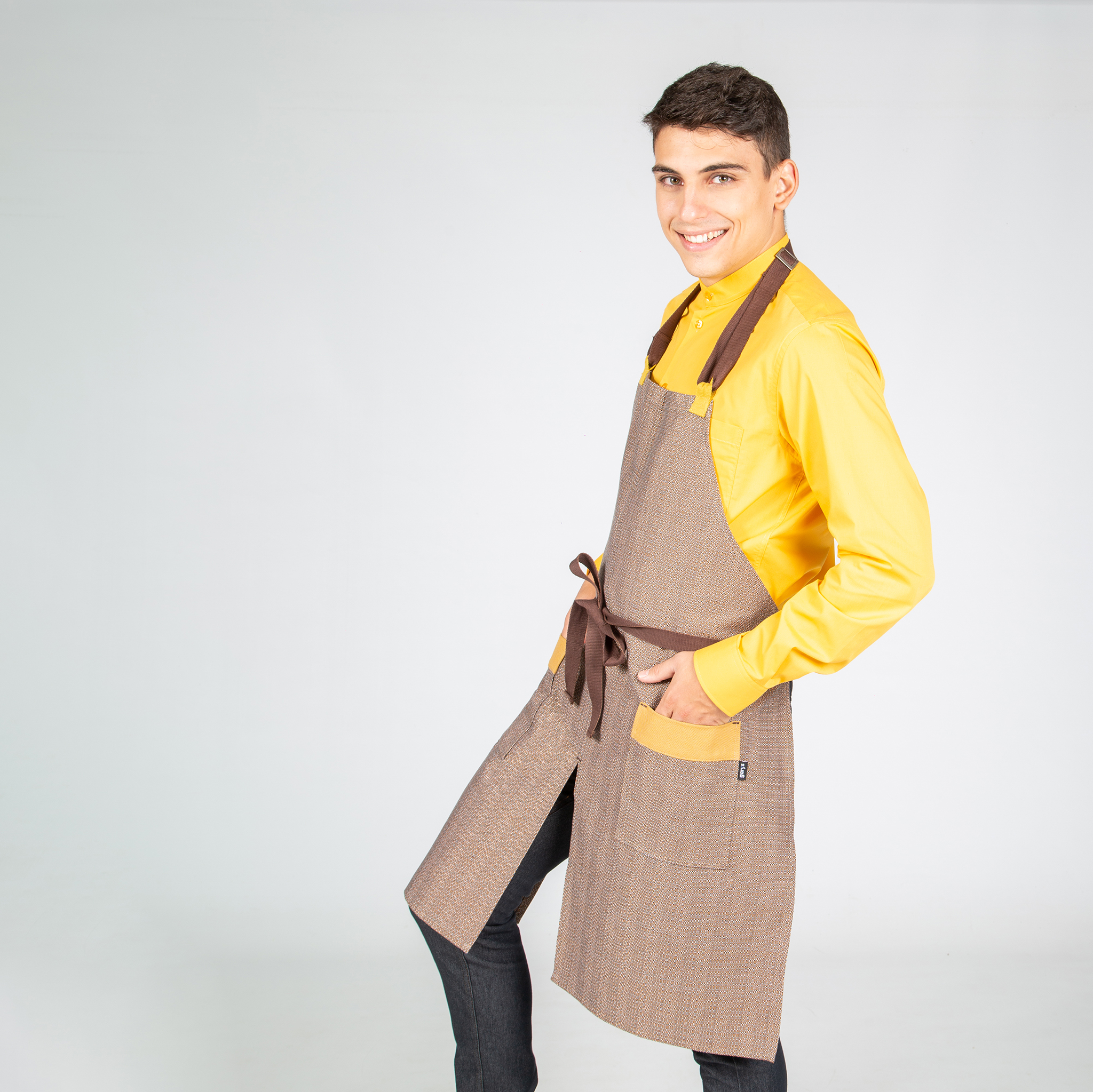 grembiule-con-pettorina-in-cioccolato-2-colori-82x72-cm-3.jpg